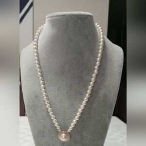 Elegant Pearl Necklace with Gold Accents